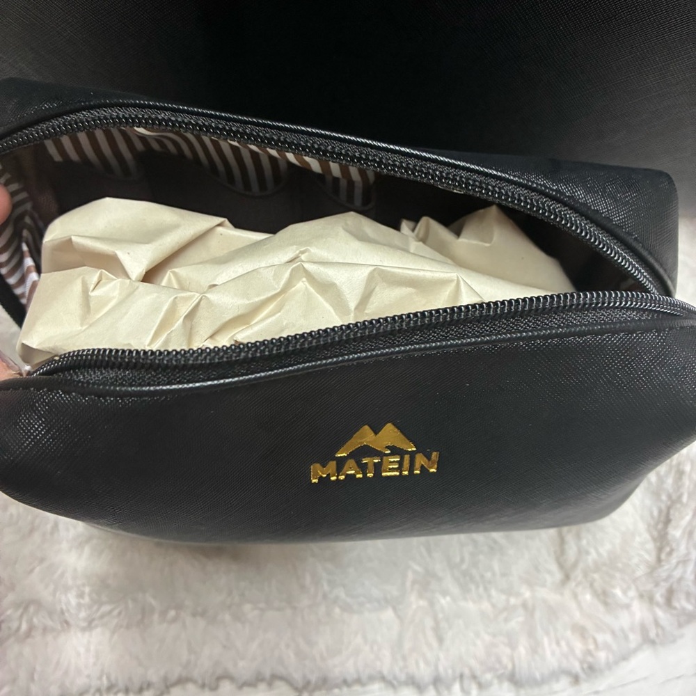 Matein Laptop Tote with USB Port AND small zippered accessory bag. - Picture 10 of 16